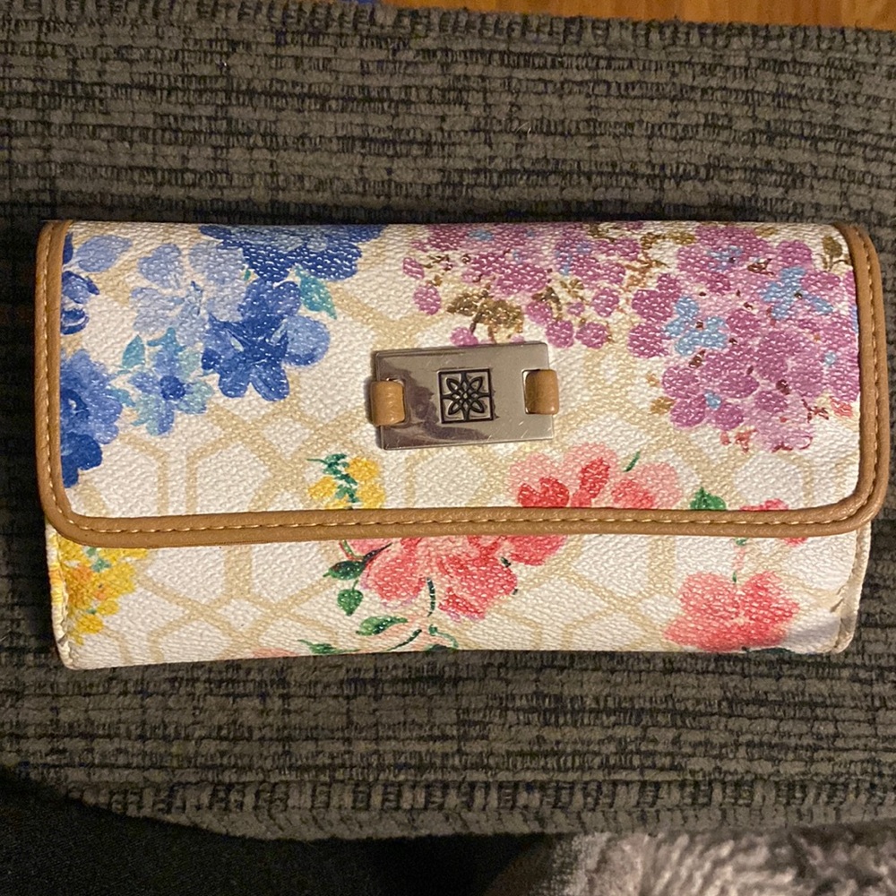 Time and Tru Jessica Flap Floral Wallet EUC